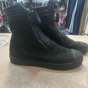 Women's Black High-Top Athletic Shoes